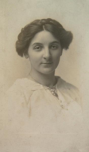 ABk47-Annie Margaret (Madge) Delves. b.1887 d.1981.jpg - Annie Margaret (Madge) Delves. b.1887 d.1981